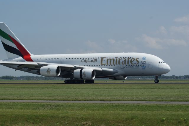 Airbus A380-800 (A6-EDY) - Emirates Taxi RWY18R