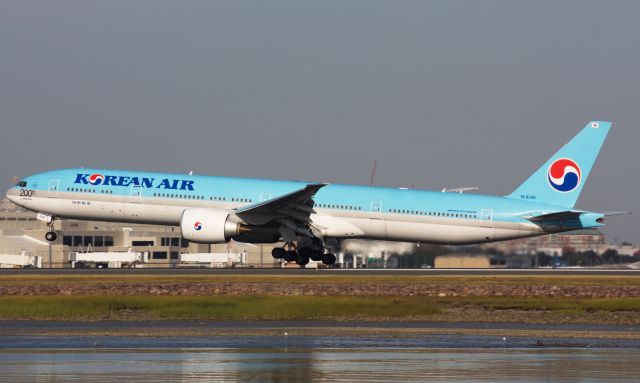 BOEING 777-300ER (HL8346)