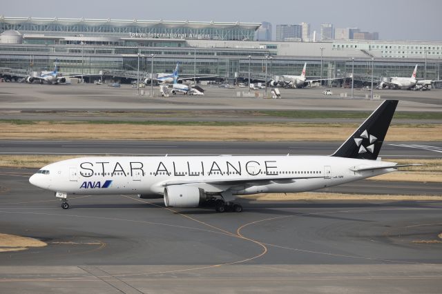 Boeing 777-200 (JA712A) - 02 April 2017:HND-FUK.