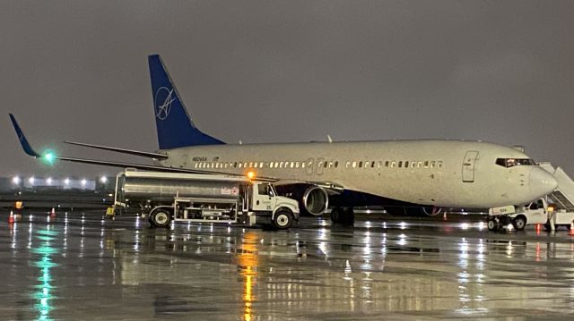 Boeing 737-800 (N624XA)