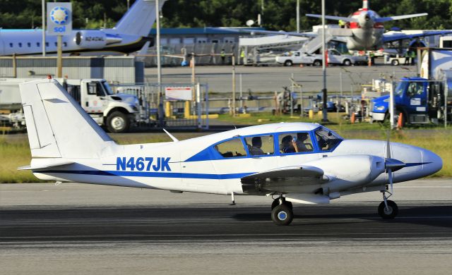 Piper Aztec (N467JK)