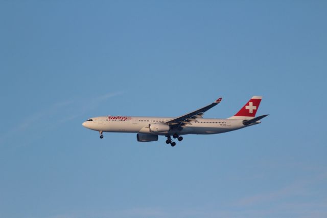 Airbus A330-300 (HB-JHE) - Inbound from ZRH -- SWR8