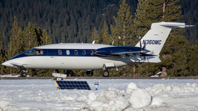 Piaggio P.180 Avanti (N360MC)