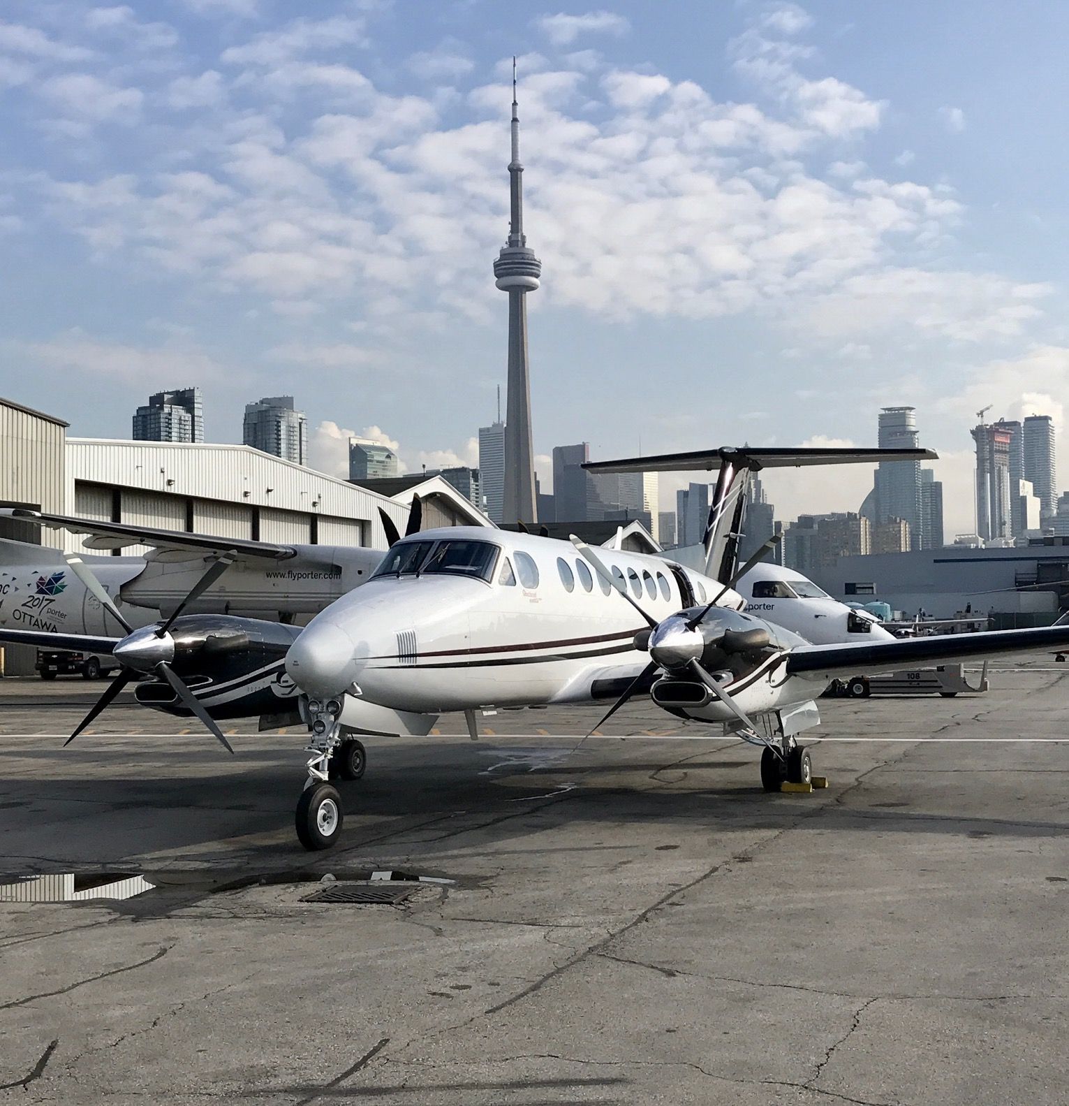 Beechcraft Super King Air 350 (C-GRGF)