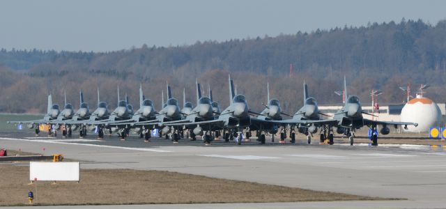 — — - 18 German Eurofighters at the RWY / Neuburg. Elephantwalk.