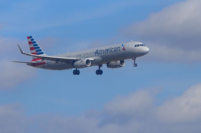 Airbus A320 (N145AN)