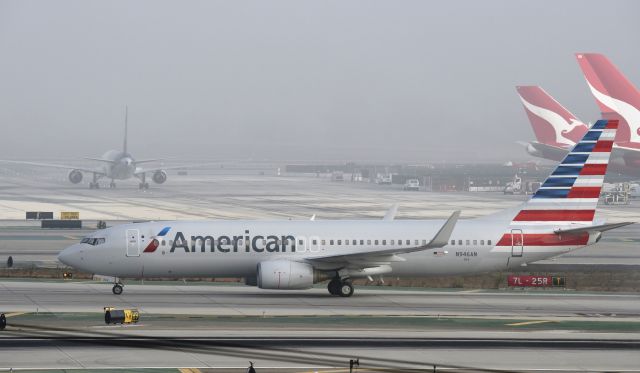 Boeing 737-800 (N946NN) - Arrived at LAX on 25L