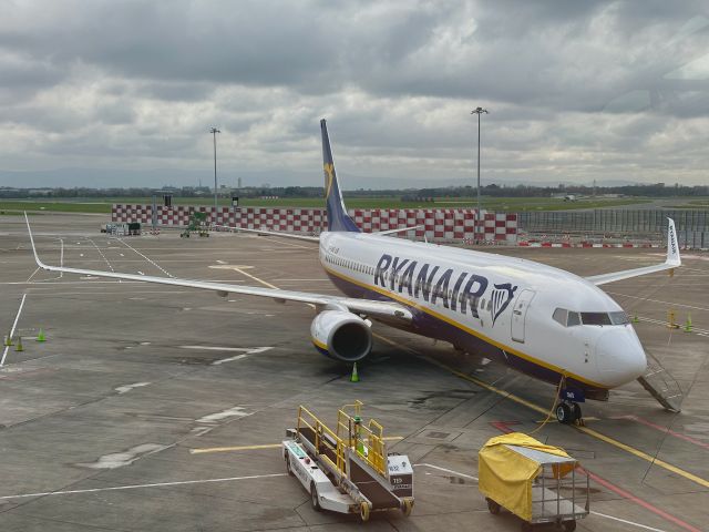Boeing 737-800 (EI-DWD)
