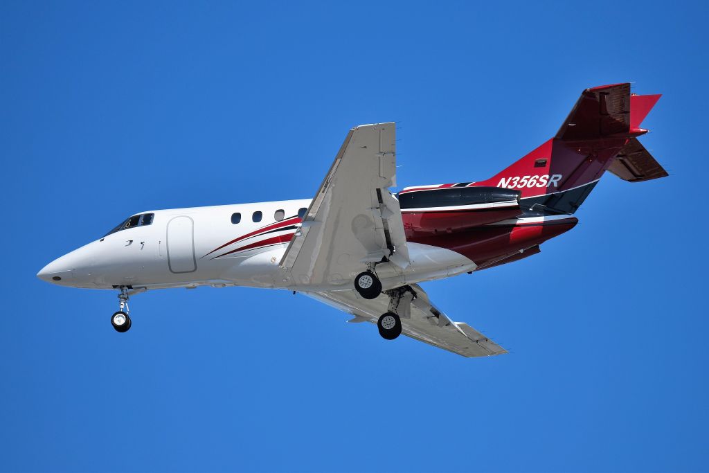 Hawker 800 (N356SR)