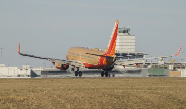 Boeing 737-700 (N714CB) - Beautiful view of both a classic livery, as well as a classic tower! Super happy I caught this photo after waiting in the cold.