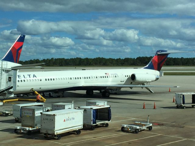 McDonnell Douglas MD-88 (N969DL) - Heading out to LaGuardia