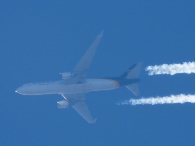 BOEING 767-300 (N328UP)