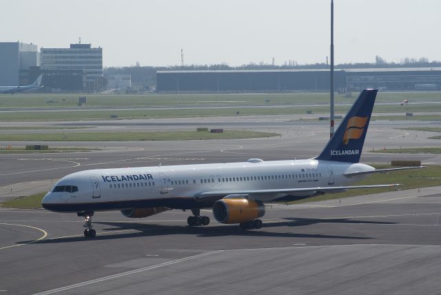 Boeing 757-200 (TF-ISJ) - Icelandair B757-256 cn26249