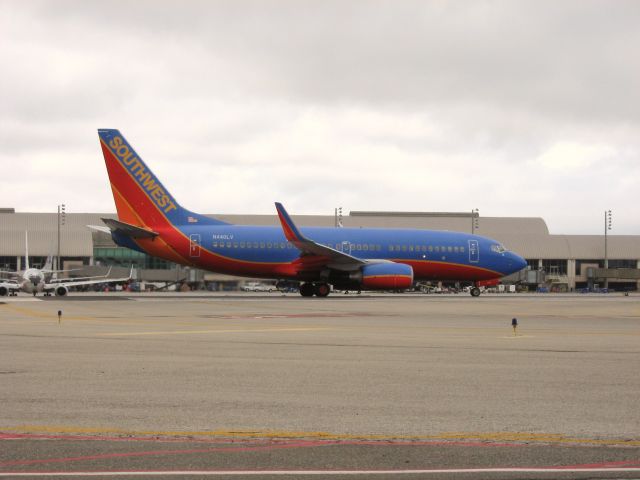 Boeing 737-700 (N440LV) - Holding on RWY 19R