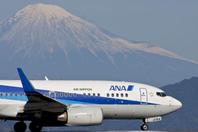 Boeing 737-700 (JA07AN) - World Heritage site. Mt Fuji& Boeing 737-781