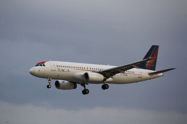 Airbus A320 (EI-TAB) - Landing At Lester B.Pearson Intl Toronto,Canada CYYZ/YYZ