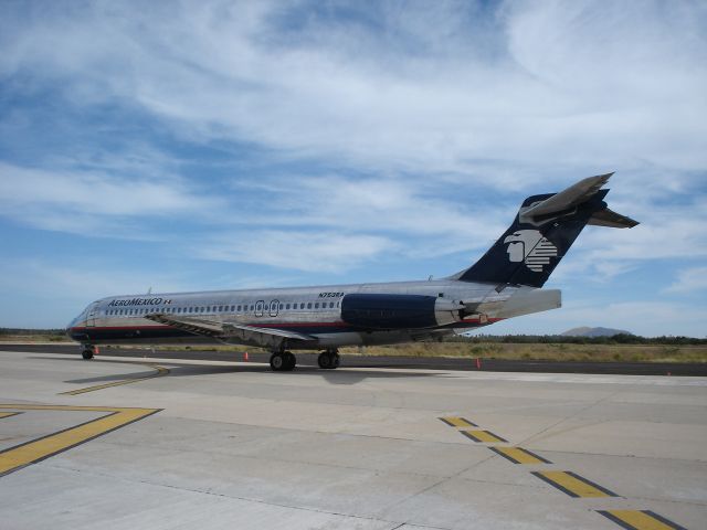 McDonnell Douglas MD-87 (N753RA)