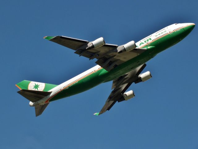 Boeing 747-400 (B-16403)