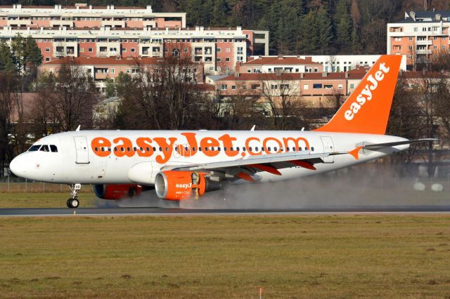 Airbus A319 (G-EZAB)