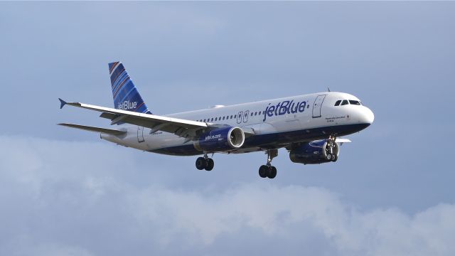 Airbus A320 (N588JB) - JBU6456 from KLGB on short final to Rwy 16R on 1/18/15. (CN 2201). The aircraft will undergo maintenance at ATS.