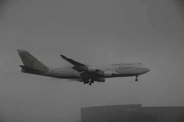 Boeing 747-400 (N263SG) - Final Approach to NRT Airport R/W16R on 2012/03/23