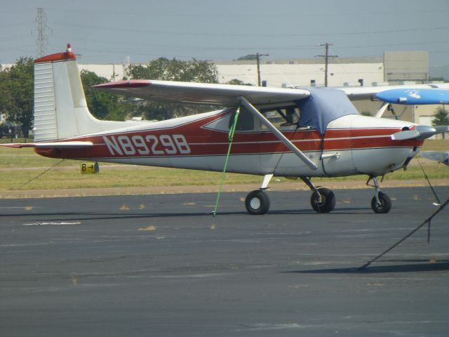 Cessna Skyhawk (N8929B)