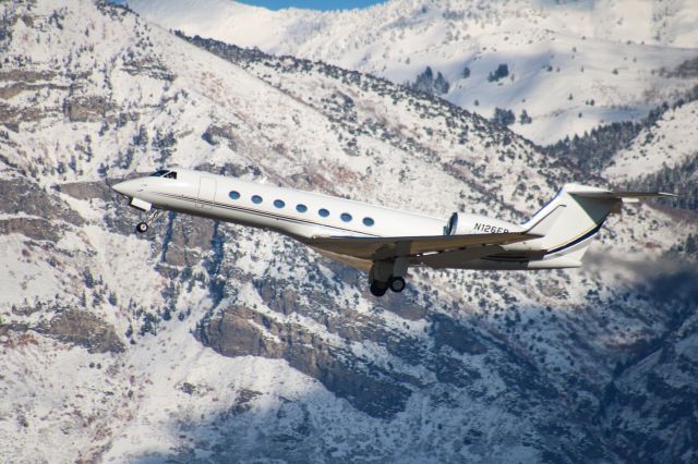 Bombardier Global Express (N126EB)