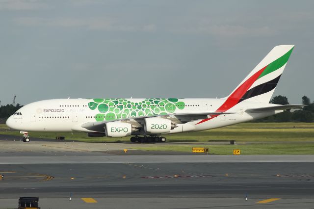 Airbus A380-800 (A6-EOK)