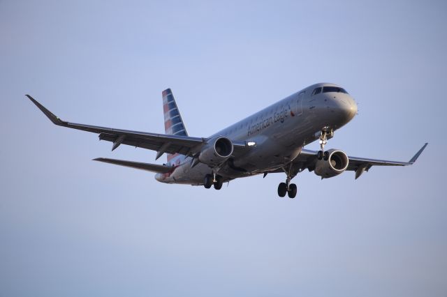 EMBRAER 175 (long wing) (N511SY)