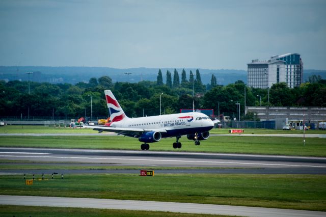 Airbus A319 (G-EUPB) - British Airways Airbus A319-100 G-EUPB landing on 27L at Lodon Heathrow LHR.