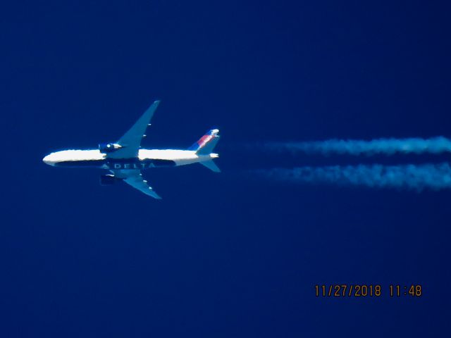 Boeing 777-200 (N867DA)