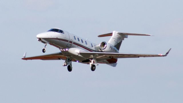 Embraer Phenom 300 (PR-FVF)