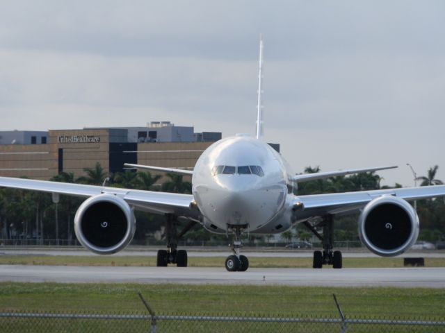 BOEING 777-300ER (N728AN)