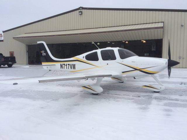 Cirrus SR-22 (N717VM) - Fresh from the paint shop.