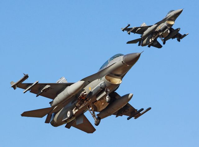 Lockheed F-16 Fighting Falcon — - F-16 LUKE USAF PHX