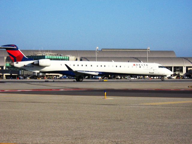 Canadair Regional Jet CRJ-900 (N812SK) - Line up and wait on RWY 20R