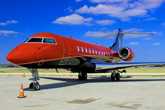 Bombardier Global 5000 (N247WE)