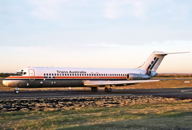 BOEING 737-400 (VH-TJS) - TRANS AUSTRALIA AIRLINES - TAA MCDONNELL DOUGLAS DC-9-31 REG VH-TJS (CN 47550/623) - KINGSFORD SMITH SYDNEY NSW. AUSTRALIA - YSSY (28/6/1988) 35MM SLIDE SCANNED WITH A EPSON V700 PERFECTION FLATBED SCANNER AT 6400 DPI.