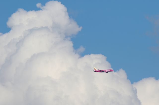 Embraer ERJ 175 (JA15FJ) - The end of summer…br /FDA flying in front of cumulonimbus!