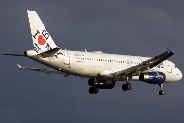 Airbus A320 (N586JB)