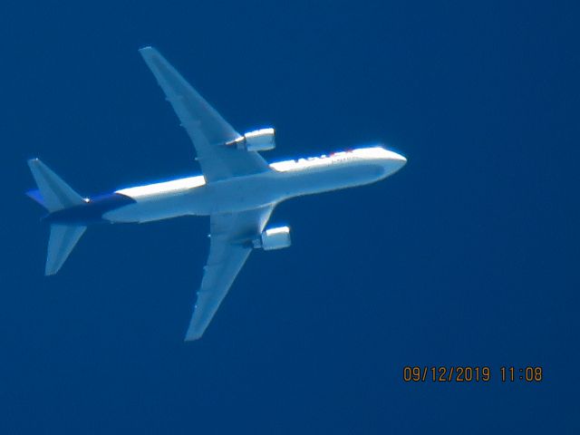 BOEING 767-300 (N130FE)
