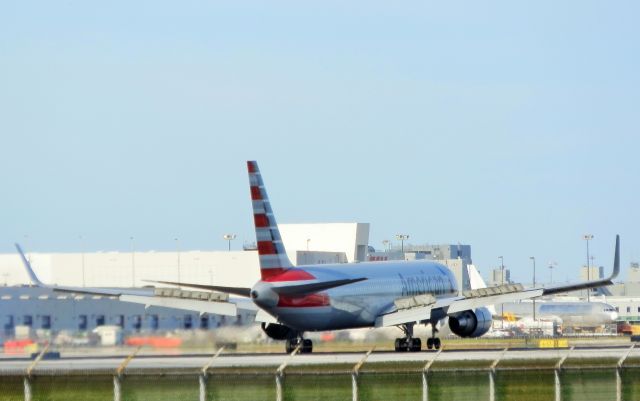 BOEING 767-300 (N399AN) - Spoilers deployed"Thrust reversers about to open!
