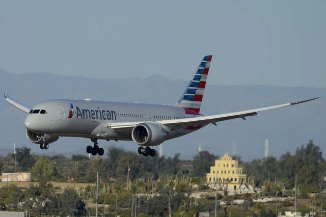 Boeing 787-8 (N801AC) - American Boeing 787-823 N801AC at Phoenix Sky Harbor on March 10, 2015.