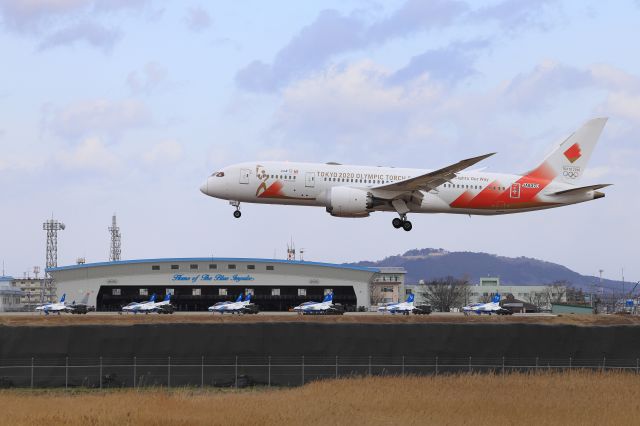 Boeing 787-8 (JL837J) - 2020/3/20 torch transport special aircraft landing at JASDF matsushima airbase and blue impulse waiting