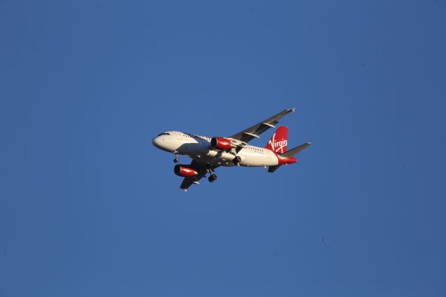 Airbus A319 (N528VA)