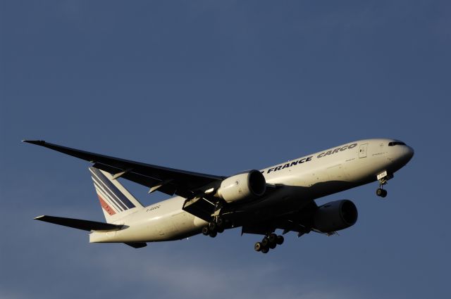 Boeing 777-200 (F-GUCG) - Final Approach to Narita Intl Airport Rnwy34L on 2013/10/13