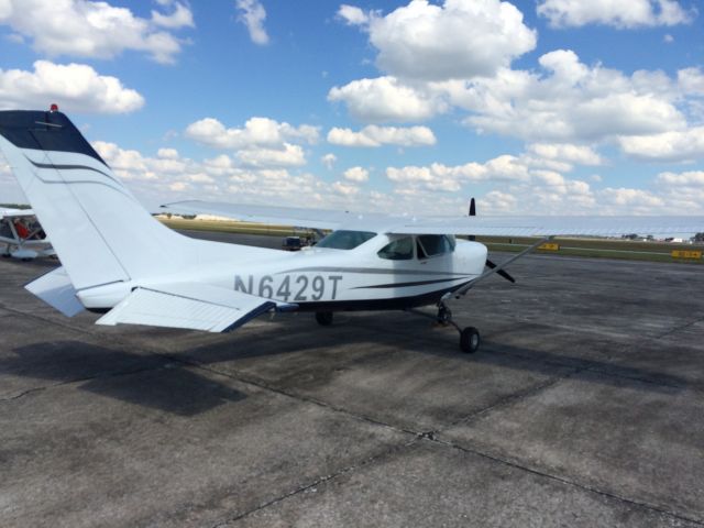 Cessna Skylane (N6429T) - On the ramp at KSEF