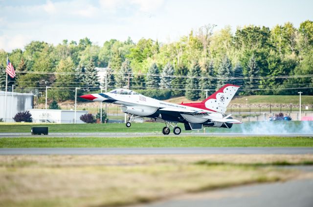 Lockheed F-16 Fighting Falcon —