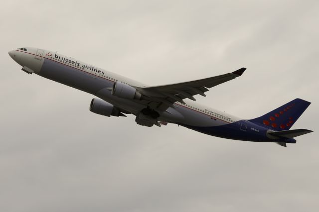 Airbus A330-300 (OO-SFO)