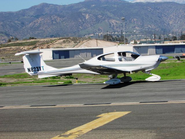 Diamond Star (N823YT) - Taxiing to RWY 26L